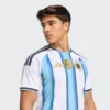 6388fa4e-49d5-4c93-9362-2a1fb0970142 Camiseta Local Selección Argentina 26 Versión A1